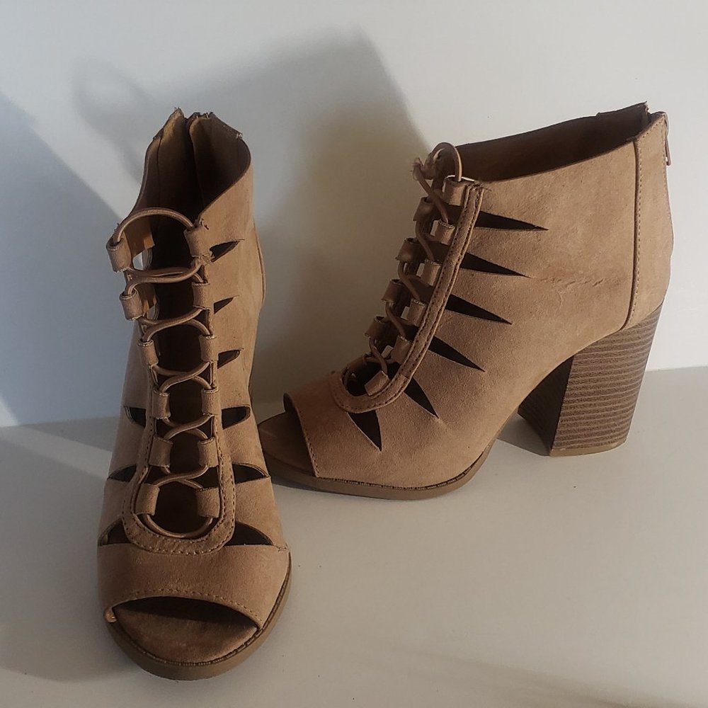 Charlotte Russe Tan Open Toe Lace Up Zipper 3.5" Wedges Size 8